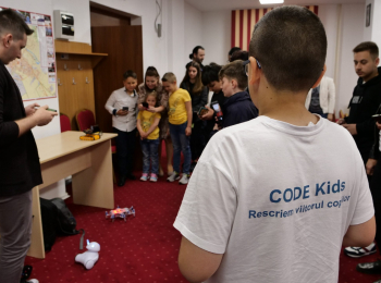 Prima întâlnire regională a bibliotecarilor și copiilor pasionați de programare și robotică din programul național CODE Kids a avut loc la Biblioteca Județeană „Ion Heliade Rădulescu” Dâmbovița